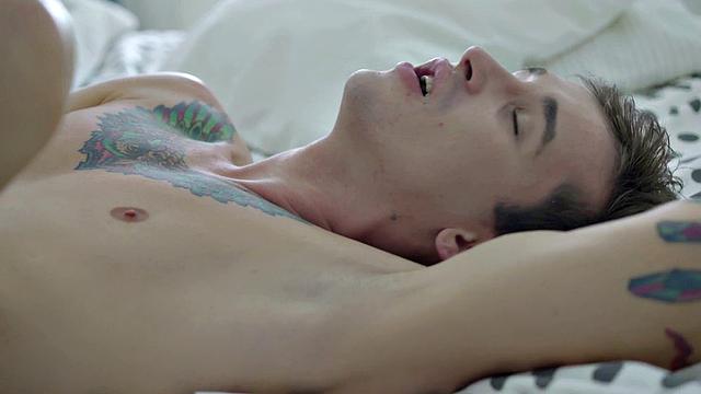 Hung twink fucking himself after anal toying