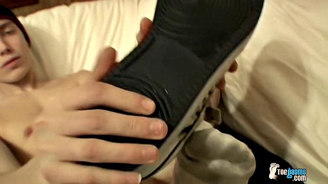Straight Guys Smelly Feet - Blinx
