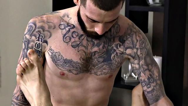 Cocksucking stud cums fast while bareback banged