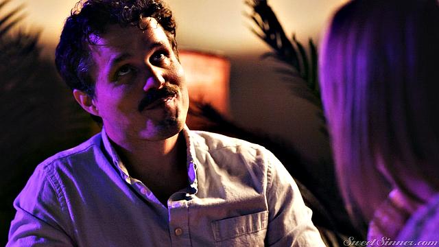 брюнетка находит блондинку в постели - сюрприз превратился в оргию