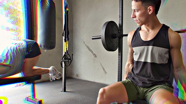 Татуированный мужик жестко ебет гибкого красавца без остановки