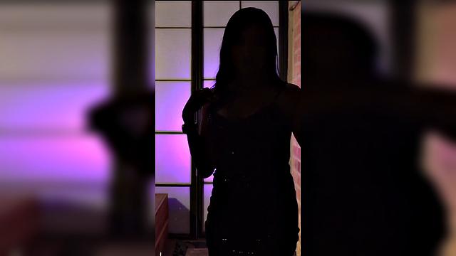 Brunette Fitgirl Seductive