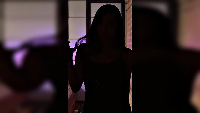 Brunette Fitgirl Seductive