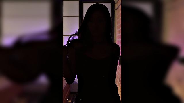 Brunette Fitgirl Seductive