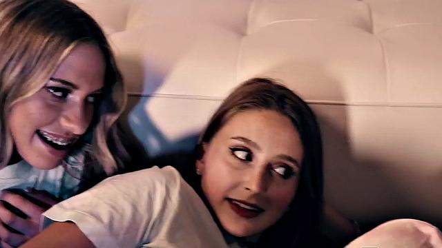 Blonde nympho sluts eat feet and tongues in steamy threesome