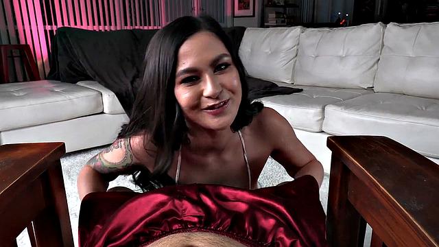 Deepthroating tattooed amateur gets fucked in POV