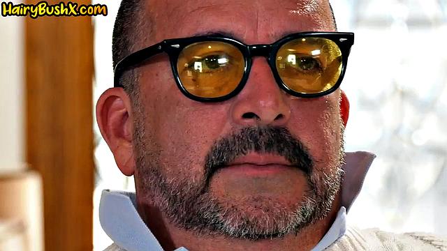 Cumthirsty babe cockriding on DILF