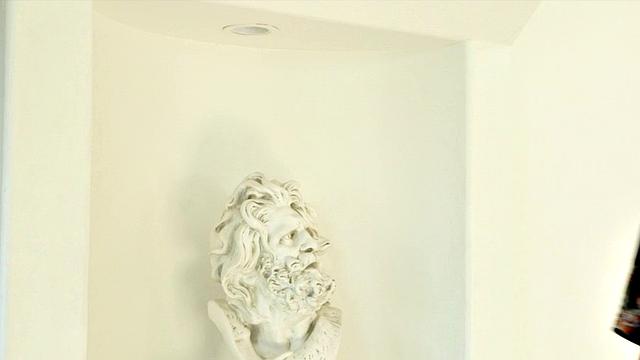 зрелая в откровенном платье трахается с другом внука