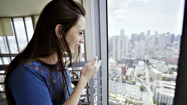 Returning Starlet gets a hot cumshot after a wild ride in reverse cowgirl and doggystyle