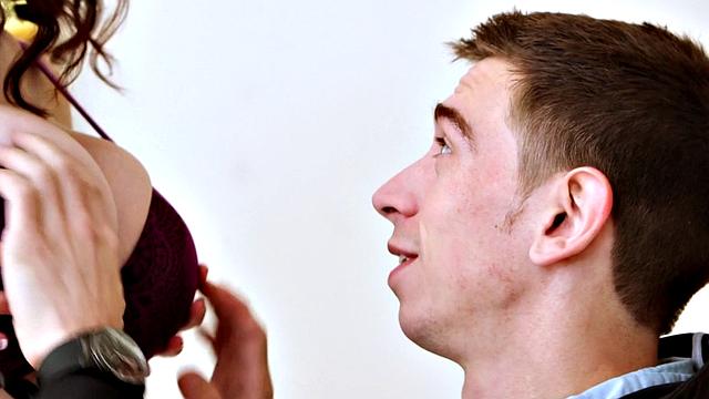 milly marks оценила посылку курьера по-взрослому