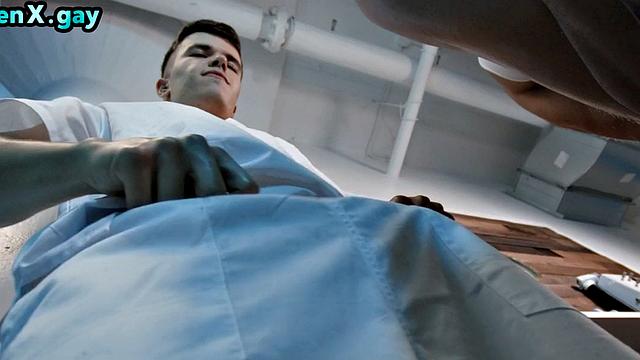 Handsome masseur assfucks client while wanking