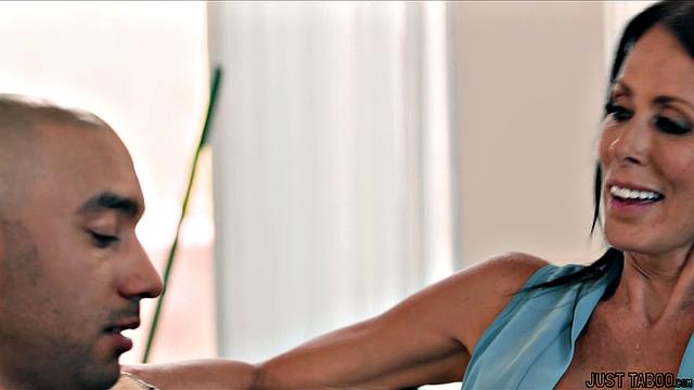 Мачеха решила проверить, на что способен взрослый пасынок-семейные ужины теперь по-новому