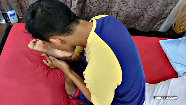 Marcon and Rizal Get Horny For Feet