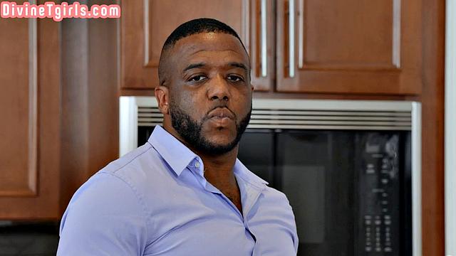 Hung lesbian drilling ebony baes