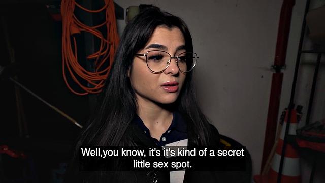 Public nympho enjoys riding in POV