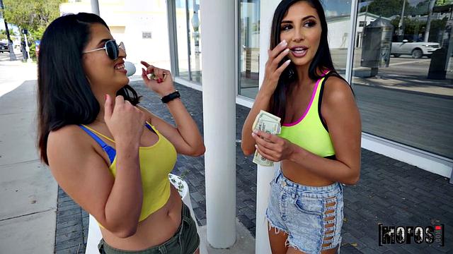 Гианна Диор и Габриэла Лопес: болтают про лесбийский секс и проверяют на практике, кто лучше лижет киску?