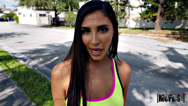 Гианна Диор и Габриэла Лопес: болтают про лесбийский секс и проверяют на практике, кто лучше лижет киску?