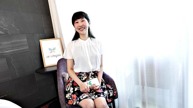 Shop girl from Tokyo Miss Neiro Ayukawa has a body she shows us