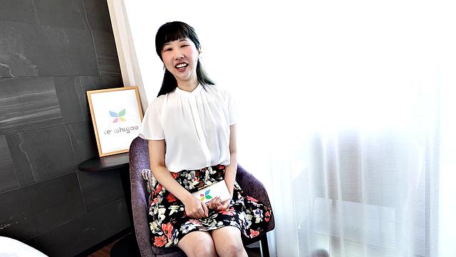 Shop girl from Tokyo Miss Neiro Ayukawa has a body she shows us