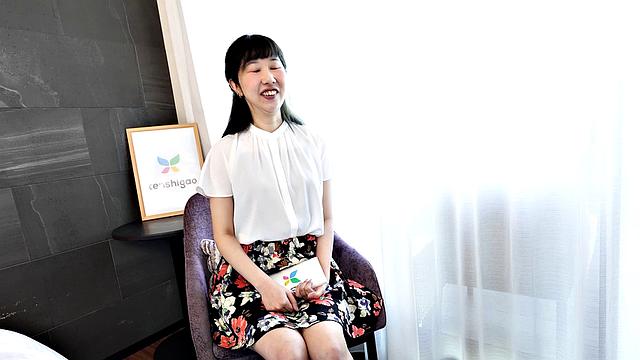 Shop girl from Tokyo Miss Neiro Ayukawa has a body she shows us