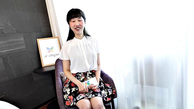 Shop girl from Tokyo Miss Neiro Ayukawa has a body she shows us