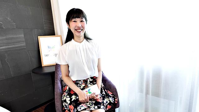 Shop girl from Tokyo Miss Neiro Ayukawa has a body she shows us