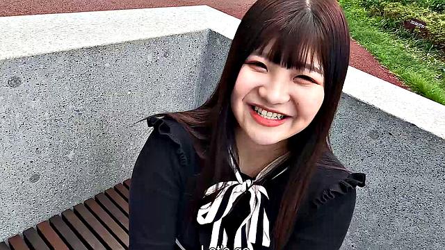 Мадока Ватанабэ рвёт одежду и требует жёсткого секса