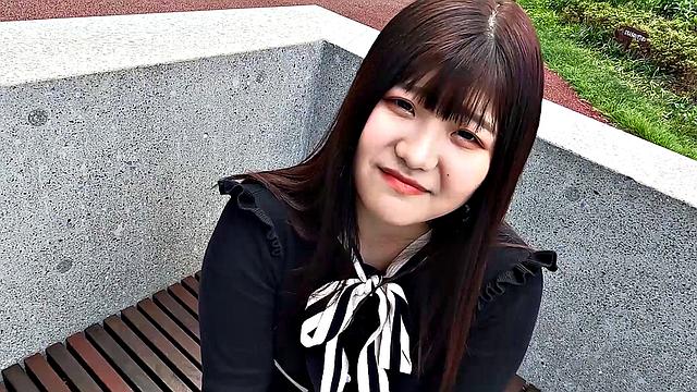 Мадока Ватанабэ рвёт одежду и требует жёсткого секса