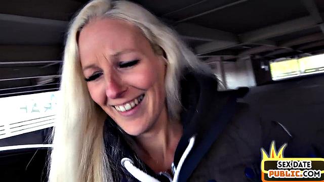 Big blonde babe cockbouncing outdoors