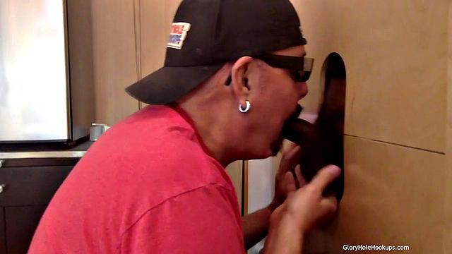 Hung Ebony Man Gets A Hot Blow Job