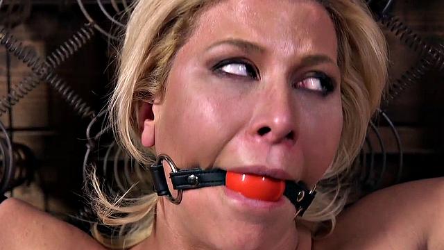 Electrosex fingered sub slut