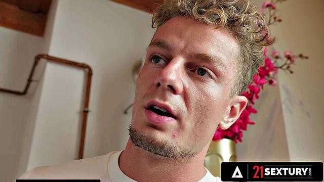 Шалина Девайн показывает попу и принимает анальный секс от Мэтью Мейера.