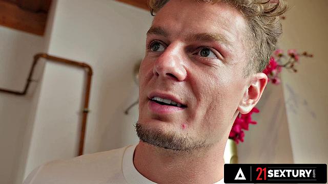 Шалина Девайн показывает попу и принимает анальный секс от Мэтью Мейера.