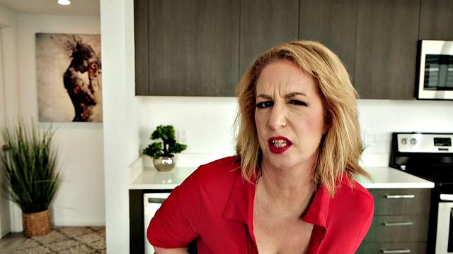 A new MILF with a fine ass cums loudly