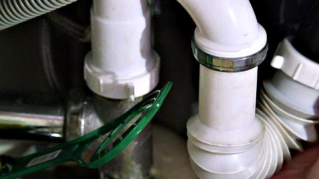 кимбер трахается с сантехником на глазах у мужа