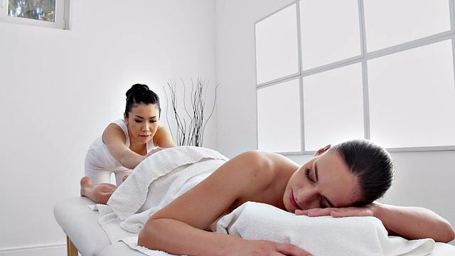 WAM dykes enjoy sensual oiled tribbing on massage table