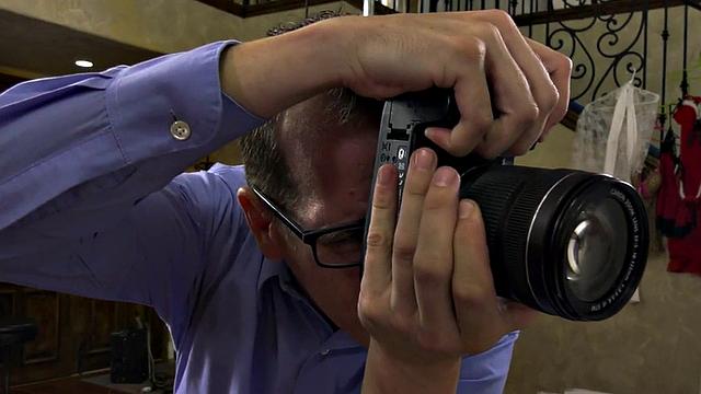 Watch this steamy lingerie Ts babe get pounded hard by her photographer backstage