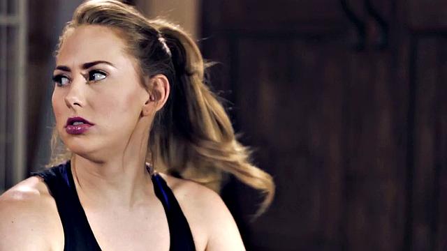 Лесби после йоги устроили троих и залили всё насквозь