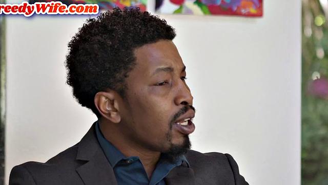 Волосатая брюнетка получает по полной от большого черного члена