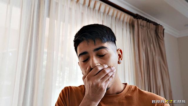 соседка по комнате подключается к паре - жаркий секс втроём