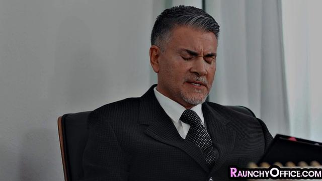 Big classy babe gets pussy drilled