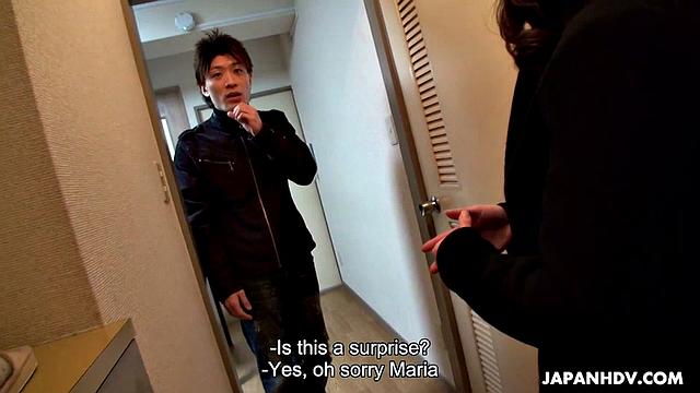 Мария Оно сводит фаната с ума своими сиськами и волосатой киской