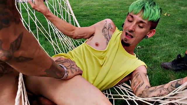 Cockhungry guy deepthroats