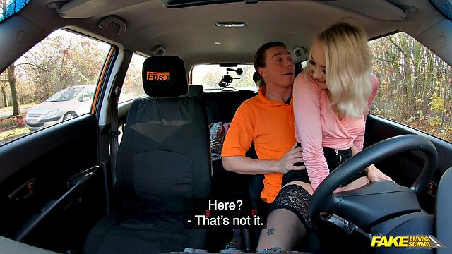 Марилин Сугар садится на член и катается в машине с Рики Раскалом