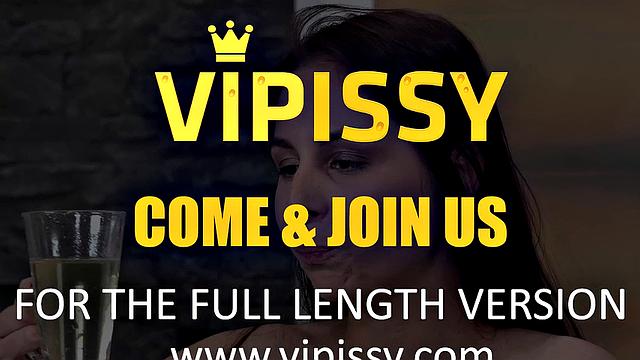 Pissing Lesbians Share