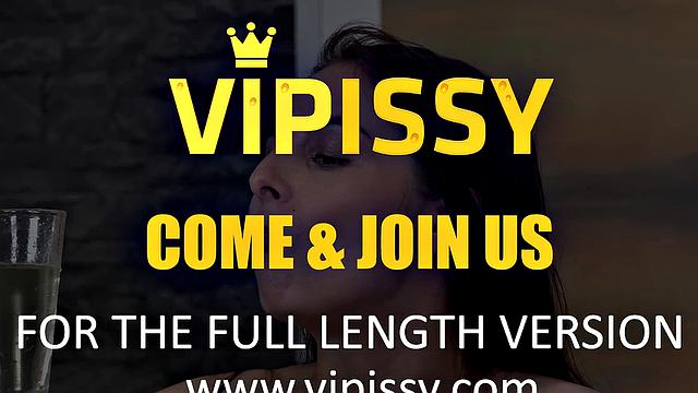 Pissing Lesbians Share