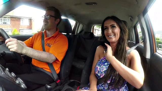 жена изменяет мужу и трахается раком в машине