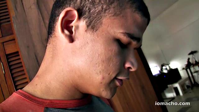 пако сосёт у максимо и глотает сперму до конца