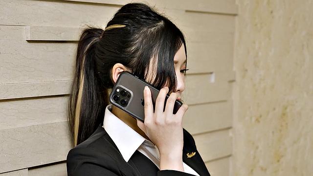 Li Nana and her office staff celebrate late and end up in bed