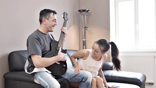 After a brief acquaintance the Romanian woman gets penetrated